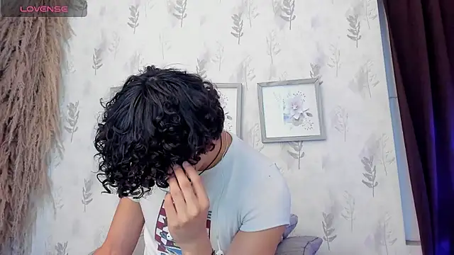 Snapshot of liam_twiink chatting on 06-05-26, 02:01 liam twiink online show from 06-05-26, 02:01