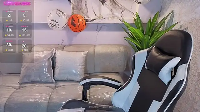 scarlett smith tp online show from 10-29-25, 01:02