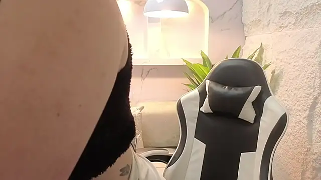 scarlett smith tp online show from 11-20-25, 12:49