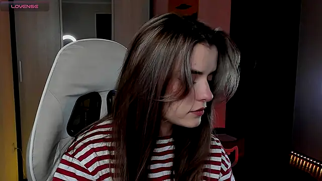 CharmingVixen online show from 09-25-25, 08:01