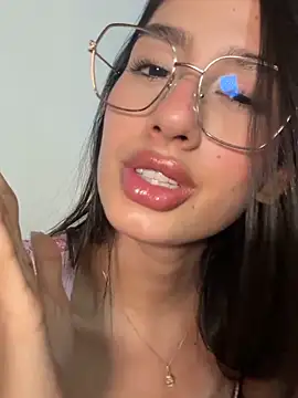 Julieta Duque online show from 05-17-26, 03:04