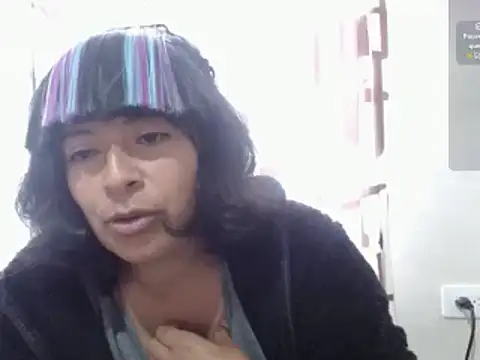 Snapshot of Acelinrose chatting on 05-22-26, 01:28 Acelinrose online show from 05-22-26, 01:28
