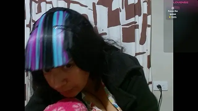 Snapshot of Acelinrose chatting on 06-11-26, 02:53 Acelinrose online show from 06-11-26, 02:53