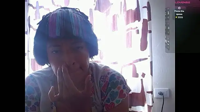 Snapshot of Acelinrose chatting on 06-11-26, 06:28 Acelinrose online show from 06-11-26, 06:28