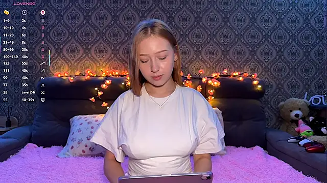 FieryAmelia online show from 11-12-25, 04:18