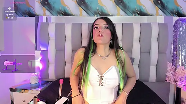 IsaDiiaz online show from 04-23-26, 05:08