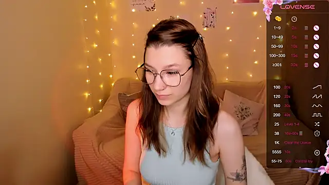 Snapshot of LinaBlossom_ chatting on 09-28-25, 02:28 LinaBlossom  online show from 09-28-25, 02:28