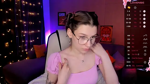 Snapshot of LinaBlossom_ chatting on 10-07-25, 02:42 LinaBlossom  online show from 10-07-25, 02:42