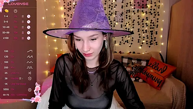 Snapshot of LinaBlossom_ chatting on 10-28-25, 09:24 LinaBlossom  online show from 10-28-25, 09:24