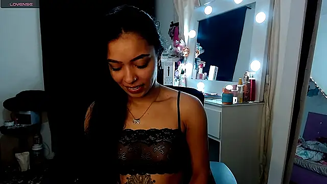 pocahot222 online show from 10-18-25, 05:35