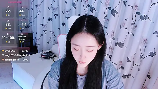 Niannian- online show from 11-30-25, 06:23