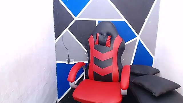 Snapshot of DEIV2_ chatting on 10-08-25, 01:47 DEIV2  online show from 10-08-25, 01:47