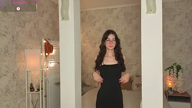 Snapshot of ReneeLippeatt chatting on 10-11-25, 08:40 ReneeLippeatt online show from 10-11-25, 08:40