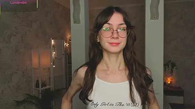 Snapshot of ReneeLippeatt chatting on 10-24-25, 07:43 ReneeLippeatt online show from 10-24-25, 07:43