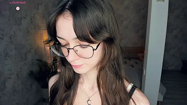 Snapshot of ReneeLippeatt chatting on 11-19-25, 07:47 ReneeLippeatt online show from 11-19-25, 07:47