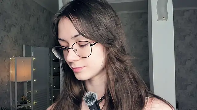 Snapshot of ReneeLippeatt chatting on 12-14-25, 07:40 ReneeLippeatt online show from 12-14-25, 07:40