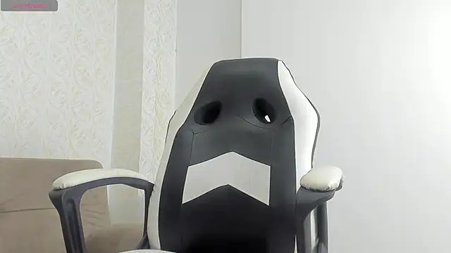 MaximoHall86 online show from 10-01-25, 01:06