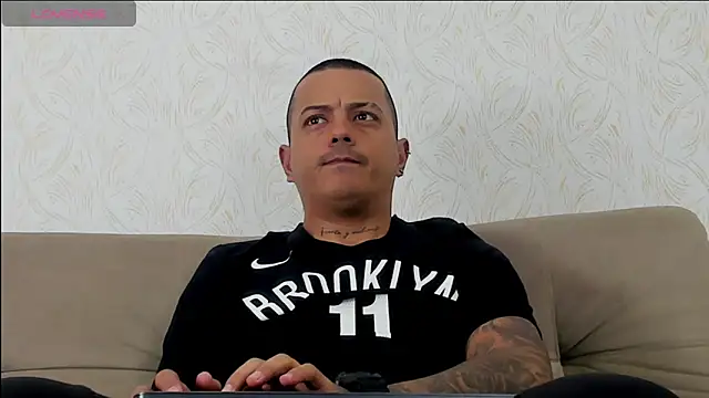 MaximoHall86 online show from 10-28-25, 12:19