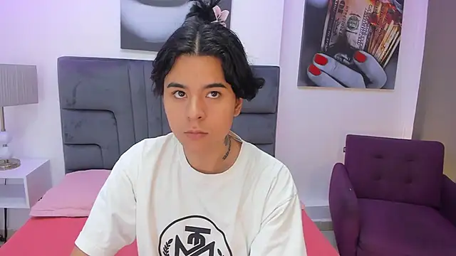 Angel Dustts online show from 10-31-25, 07:37