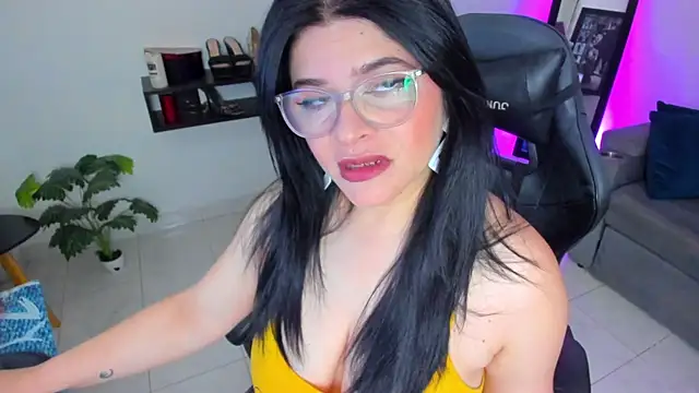 Snapshot of Miel_82 chatting on 09-26-25, 11:14 Miel 82 online show from 09-26-25, 11:14