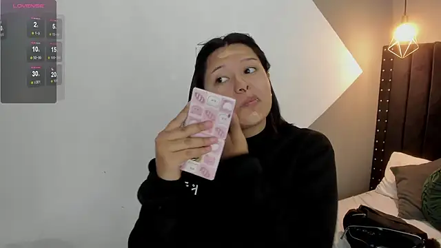 Snapshot of mayukim chatting on 11-23-25, 11:21 mayukim online show from 11-23-25, 11:21