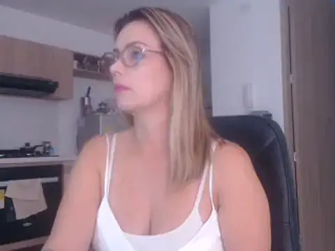 Snapshot of LovePaula chatting on 02-17-25, 12:16 LovePaula online show from 02-17-25, 12:16