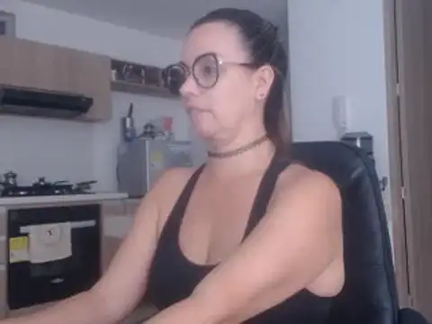 Snapshot of LovePaula chatting on 02-19-25, 12:14 LovePaula online show from 02-19-25, 12:14