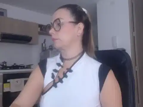 Snapshot of LovePaula chatting on 02-19-25, 10:56 LovePaula online show from 02-19-25, 10:56