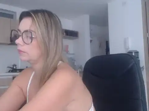 Snapshot of LovePaula chatting on 02-24-25, 12:48 LovePaula online show from 02-24-25, 12:48