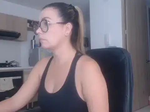 Snapshot of LovePaula chatting on 03-07-25, 03:08 LovePaula online show from 03-07-25, 03:08