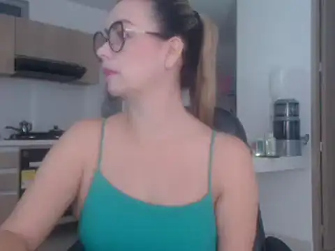 Snapshot of LovePaula chatting on 03-18-25, 12:03 LovePaula online show from 03-18-25, 12:03