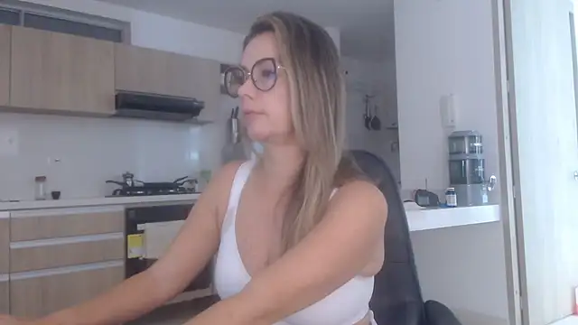 Snapshot of LovePaula chatting on 11-07-25, 12:05 LovePaula online show from 11-07-25, 12:05