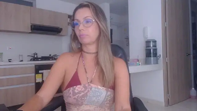 Snapshot of LovePaula chatting on 11-22-25, 09:58 LovePaula online show from 11-22-25, 09:58