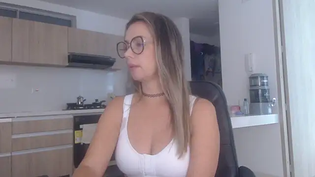 Snapshot of LovePaula chatting on 12-02-25, 11:59 LovePaula online show from 12-02-25, 11:59