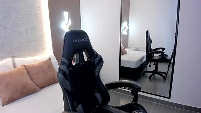 olivia willoow online show from 03-08-26, 02:37