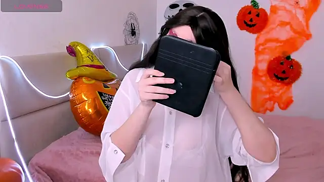 AishaAysitt online show from 10-31-25, 03:18