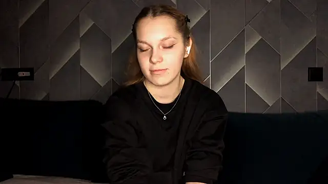 Snapshot of FoxLina chatting on 10-20-25, 07:36 FoxLina online show from 10-20-25, 07:36