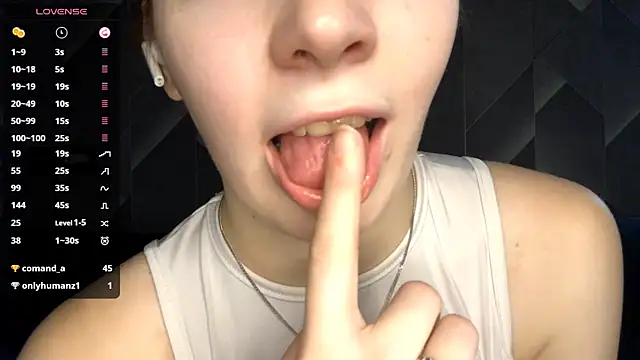 Snapshot of FoxLina chatting on 10-24-25, 08:27 FoxLina online show from 10-24-25, 08:27