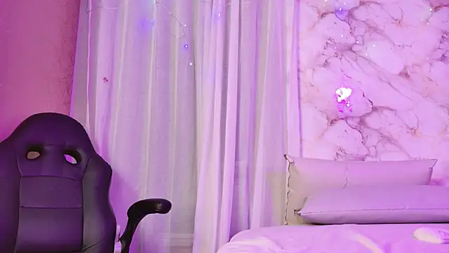 yliria010 online show from 10-31-25, 04:24