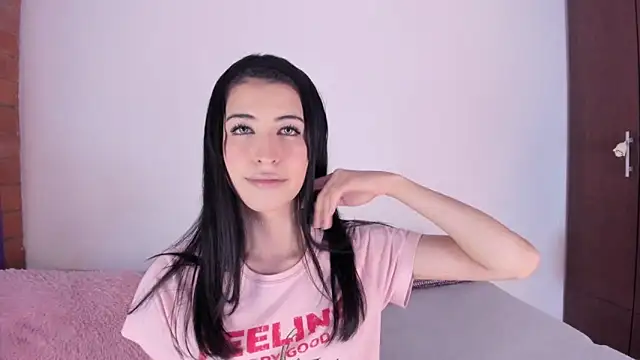 Snapshot of ScarlettRosetti chatting on 11-30-25, 07:01 ScarlettRosetti online show from 11-30-25, 07:01