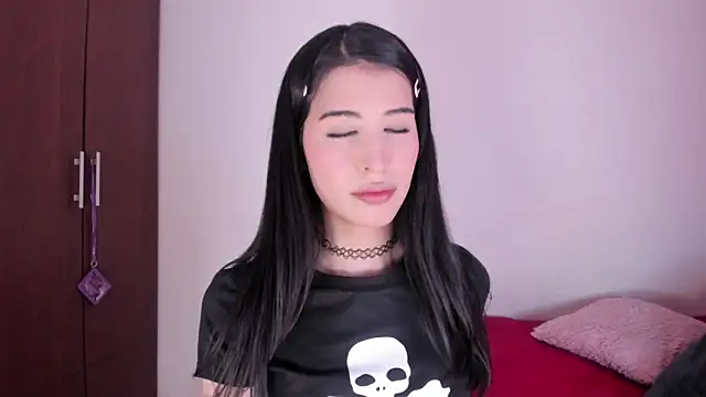 Snapshot of ScarlettRosetti chatting on 12-18-25, 02:28 ScarlettRosetti online show from 12-18-25, 02:28