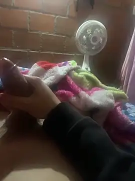 Snapshot of Dani-202p chatting on 11-24-25, 03:12 Dani-202p online show from 11-24-25, 03:12