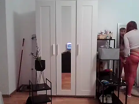 HotLenaX online show from 10-22-25, 12:22