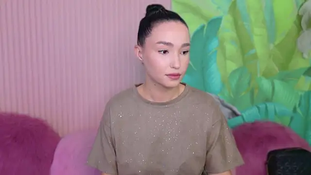 Snapshot of Amanda_Choi chatting on 10-08-25, 05:38 Amanda Choi online show from 10-08-25, 05:38