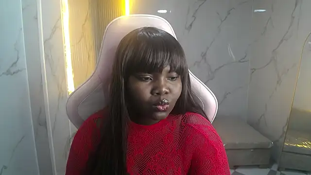 Snapshot of Soffia_b chatting on 11-12-25, 03:18 Soffia b online show from 11-12-25, 03:18