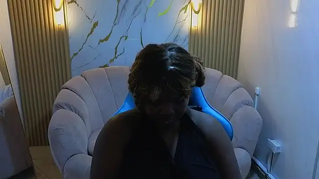 Snapshot of Soffia_b chatting on 11-29-25, 08:01 Soffia b online show from 11-29-25, 08:01