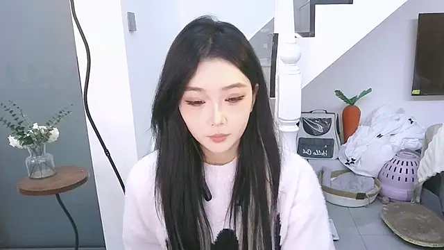 Snapshot of Miao-Maimiao chatting on 12-19-25, 12:56 Miao-Maimiao online show from 12-19-25, 12:56