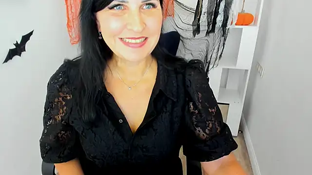 Snapshot of Moon_Veloure1 chatting on 10-22-25, 12:05 Moon Veloure1 online show from 10-22-25, 12:05