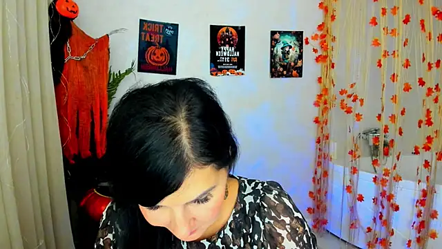 Snapshot of Moon_Veloure1 chatting on 10-26-25, 12:00 Moon Veloure1 online show from 10-26-25, 12:00