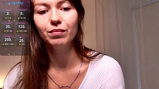 Snapshot of EllaCanny chatting on 10-06-25, 06:11 EllaCanny online show from 10-06-25, 06:11